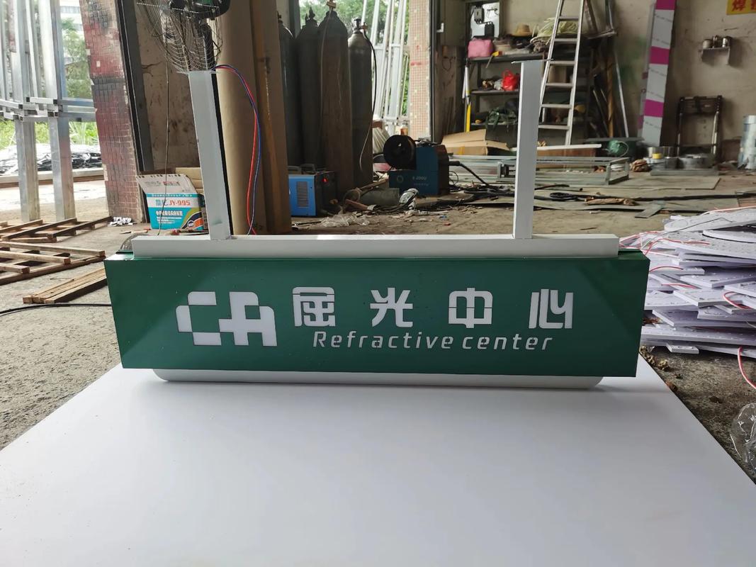走近廣告源頭工廠 發(fā)光字、標(biāo)識(shí)牌與吸塑燈箱的創(chuàng)意世界